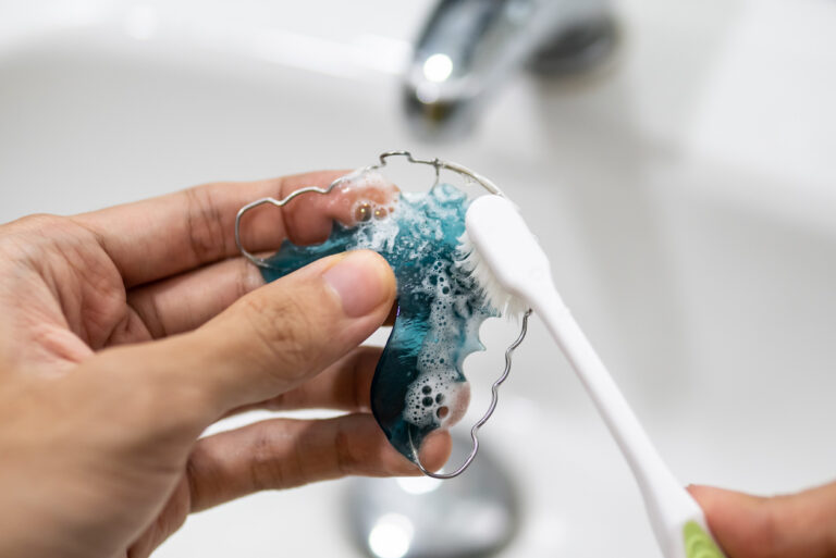 cleaning retainer with toothbrush